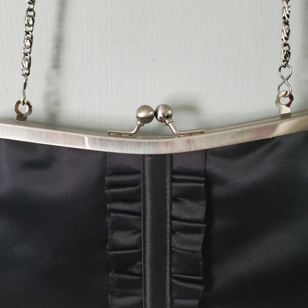 Liz Claiborne | Kiss Clasp Ruffle Small Evening Crossbody Clutch Bag Purse - Picture 5 of 6